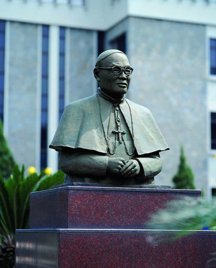 田耕莘樞機主教像