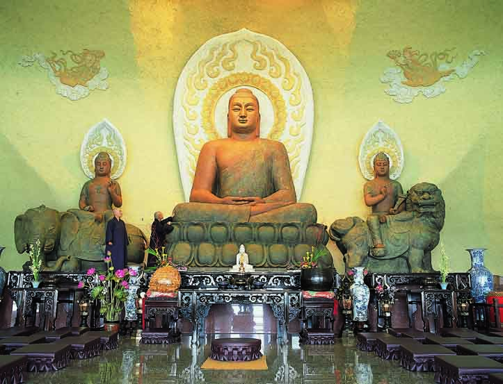 華嚴三聖及飛天石窟背景放大